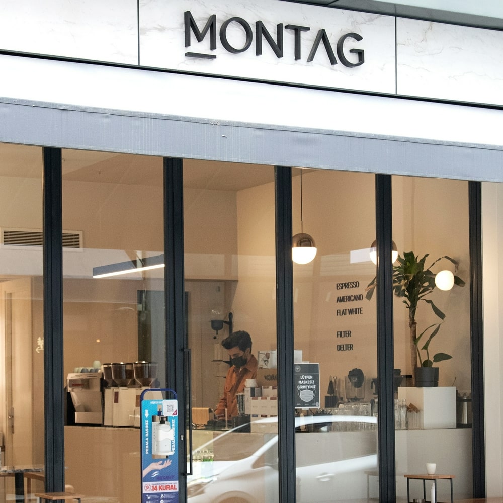 Montag Coffee Moda