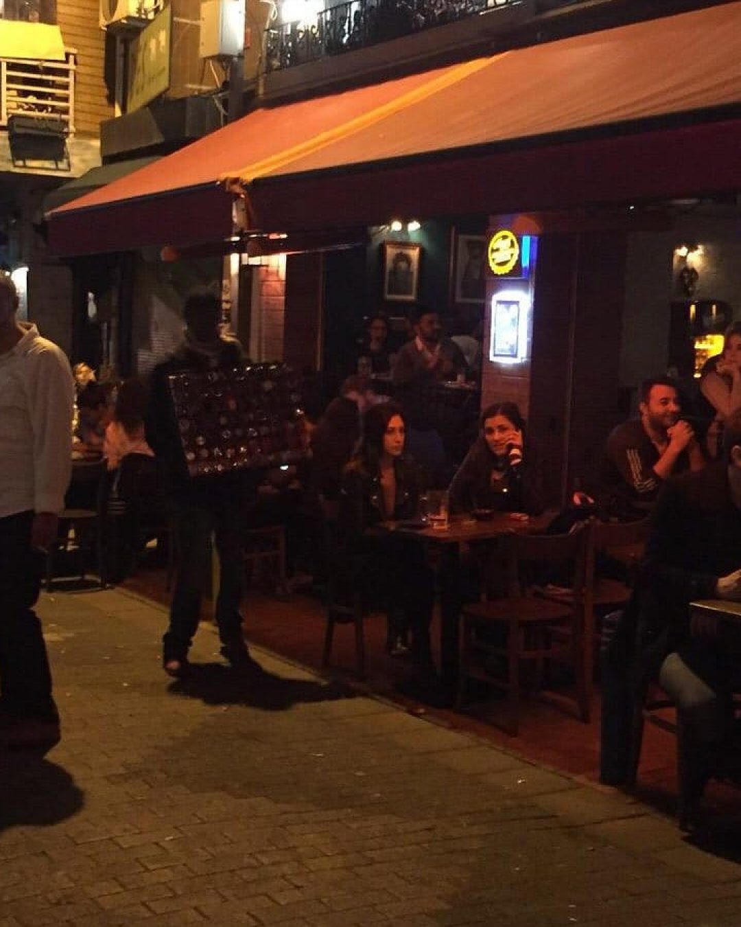 Kutu Cafe Pub Bar Restoran