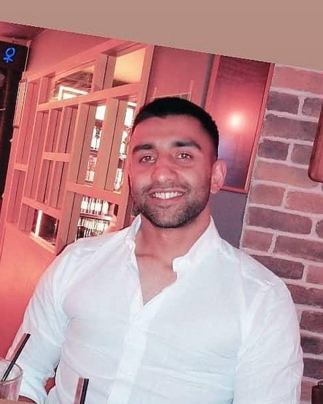 Kutu Cafe Pub Bar Restoran