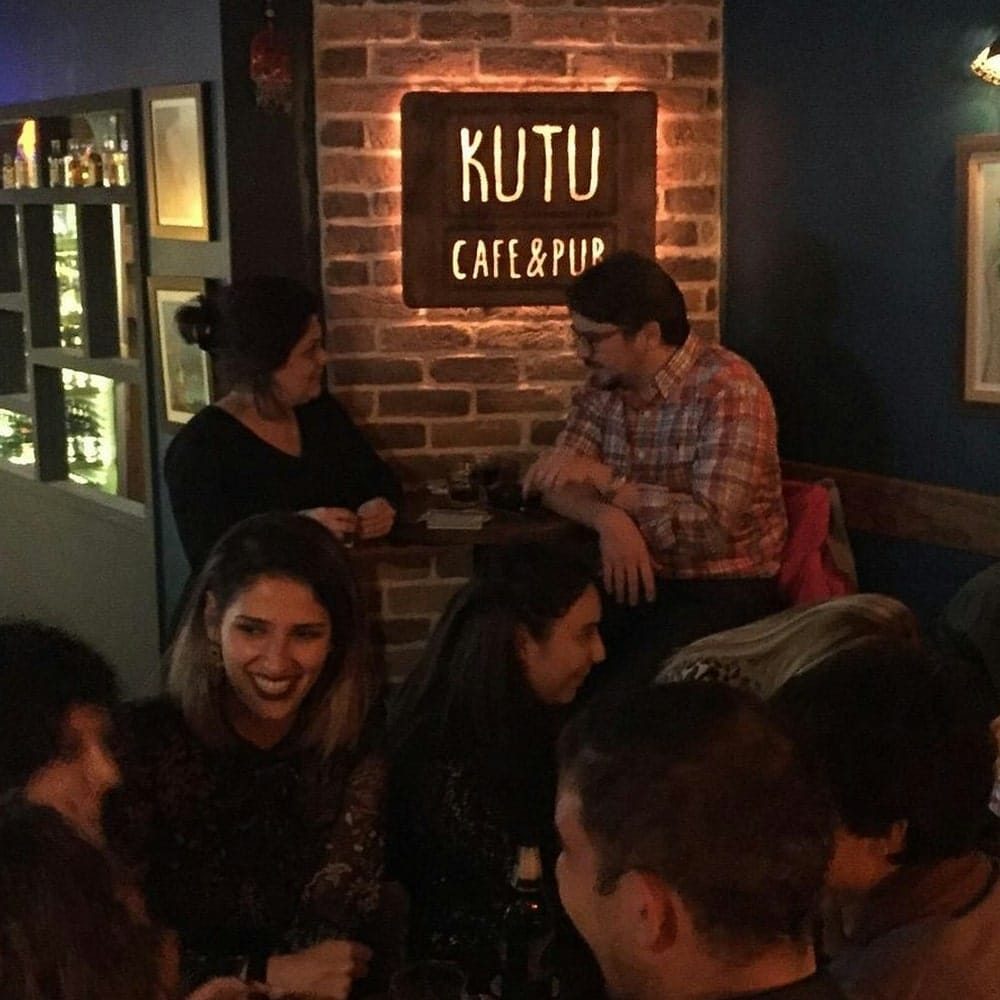 Kutu Cafe Pub Bar Restoran