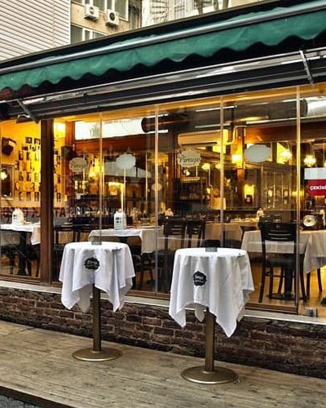 Piraye Taş Plak Meyhanesi